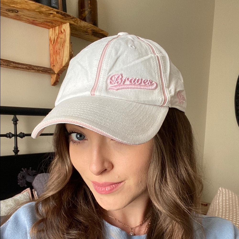 Braves New Era Vintage Turner Field Embroidered White and Pink Baseball Hat — OS